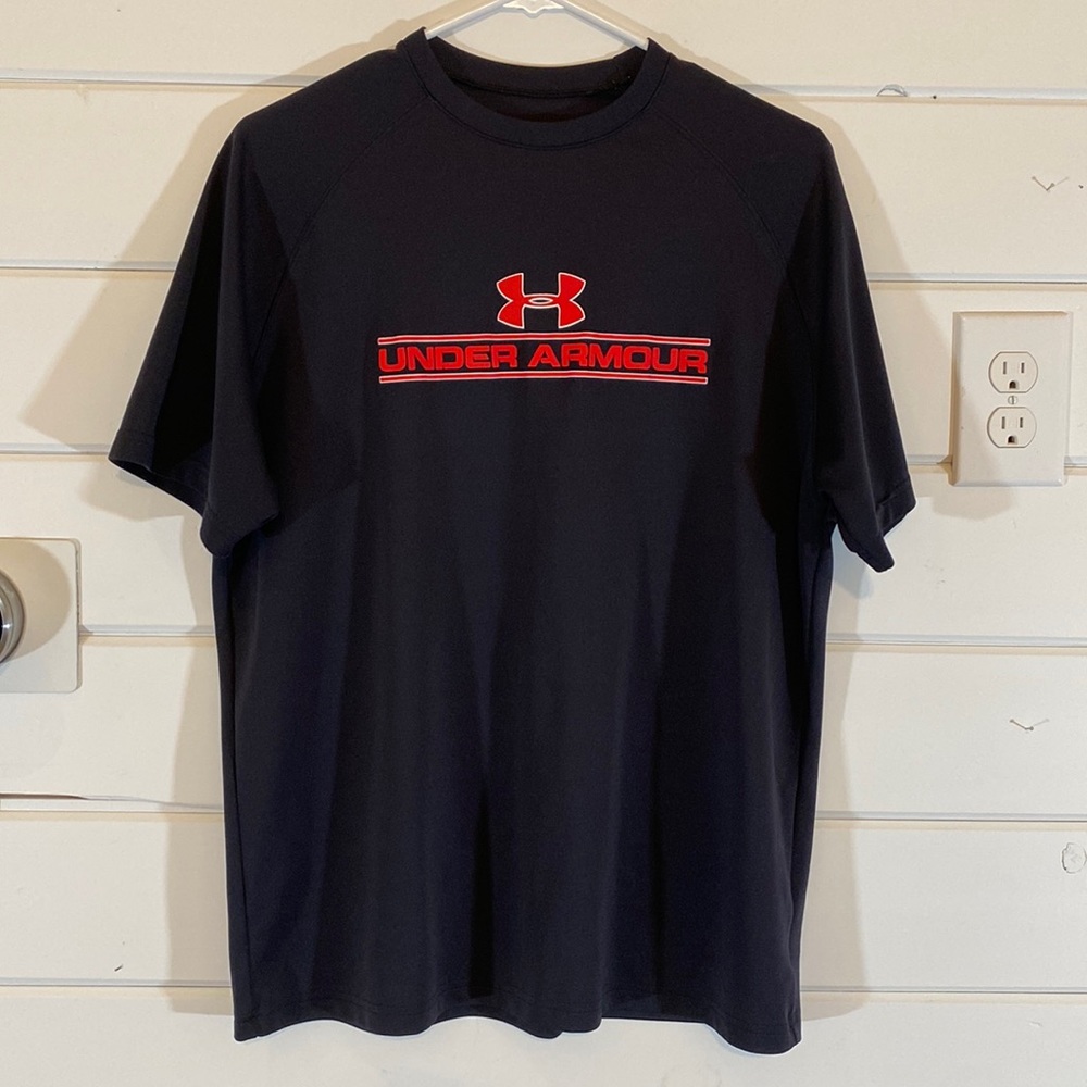 Under Armour black heat gear tee shirt